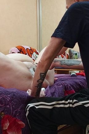 Shaved His Girlfriend's Meaty Pussy Then Did a Fisting Before Squirting