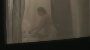 Espiando a la vecina 2