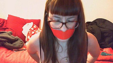 Nicoletta tied up cannot untie and you can do her what you want
