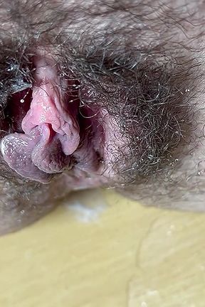 Crazy Pussy Linking with a Toy Makes Me a Big Squirt!