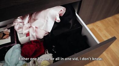 Trish Collins fait une lingerie sexy Essayer - ONLYFANS PREVIEW.