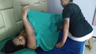 mientras me estoy masturbando tranquila en mi habitación llega mi hermanastra a interrumpirme