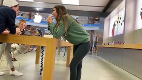 Candid Teen In Leggings At Apple Store