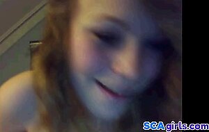 18-ariga svenska amatorer spelar med brost och dildo pa Cam