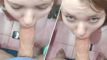 Красивый и насыщенный минет в туалете офиса