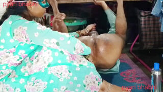 فيديو منزلي لفتاة هندية مثيرة تمارس الجنس الشرجي باستخدام هزاز قضيب اصطناعي