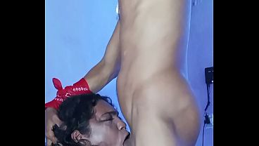 Novinho fazendo a garganta da Wanessinha de buceta