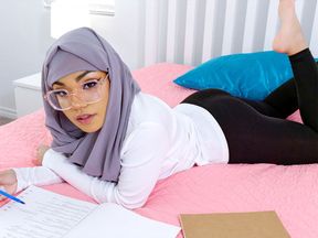 Arab teen bullied because of her big ass