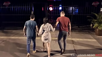 Levei minha puta pra dar pra geral