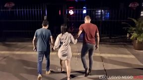 Levei minha puta pra dar pra geral