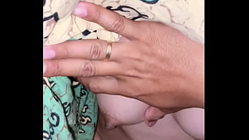 Mamah muda sedang hamil di entot teman kerja di kost