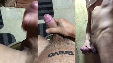 Me masturbando até gozar no banheiro de casa