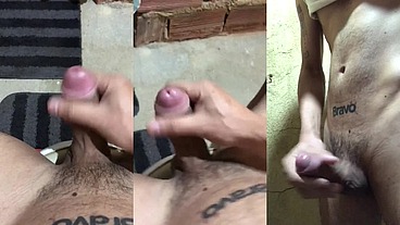 Me masturbando até gozar no banheiro de casa