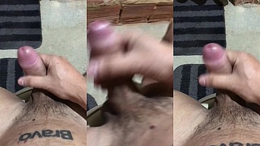 Me masturbando até gozar no banheiro de casa