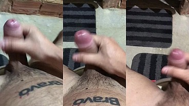 Me masturbando até gozar no banheiro de casa