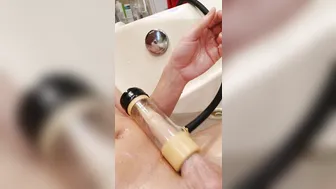 Solo Twink Uses Venus Milking Machine in the Tub