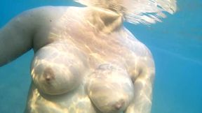 Luna sucks her mouthpiece underwater before getting fucked