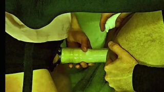 Uma linda polonesa curvilínea e madura tem seu grande traseiro penetrado em estilo cachorrinho.