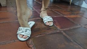 Katherine Highly Arched Feet on flat sandals