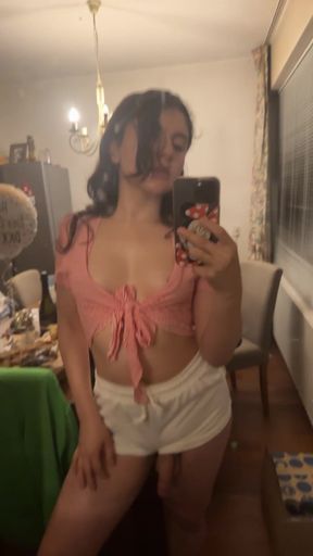 Amateur big-titted babe shows off her ass