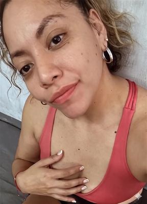 Latina amateur gets a facial from her lover