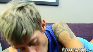 Tattooed blonde twink Tully Jakeson blows dick before facial