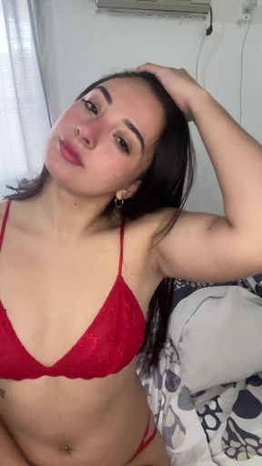 Teen onlyfan shows off her tits