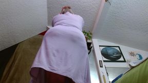 1228 Giantess DawnSkye pretends she doesnt see escaped SMOL, gives him a mesmerizing show