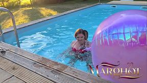 Mon Mec Cocu Filme un Fan Me D&eacute_foncer sur la Terrasse de la Piscine