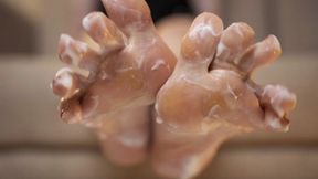 Ballet feet and lotion massage (720p)
