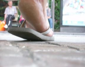 collection pieds de femmes matures françaises en public 8