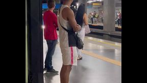 ESTAVA A CAMINHO DA ACADEMIA QUENTO ENCONTREI O NOVINHO NO METRO