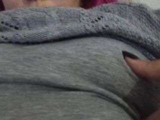 Solo Jugando con mis gruesos labios vaginales y love button, te gusta lo que ves?