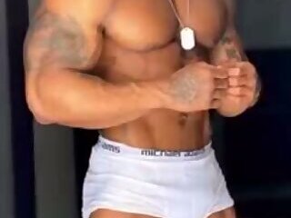 Fabian Rabia Flexing and Posing