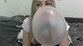 Look at me and blow huge, thick, pink bubbles until they burst MP4 FULL HD 1080p