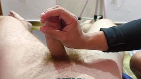 trans de 18 anos sabe bem como masturbar um pau