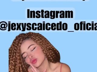 Me masturbo saliendo de la ducha para entrar en calor