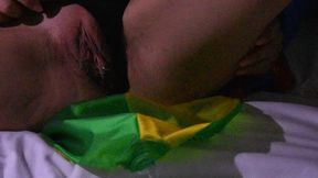 Masturbating couple with inflatable beach ball putting the valve in to her wet pussy