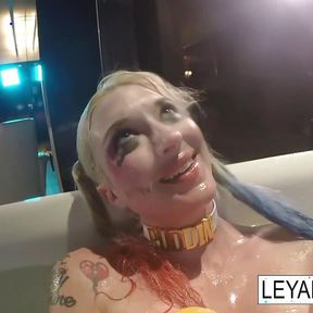 Leya Falcon uses the tub shower head on her ass