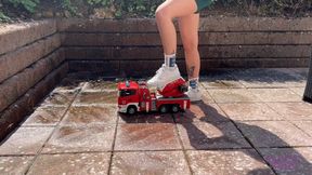 Sneaker-Girl Doro - Big Fire Truck Crush