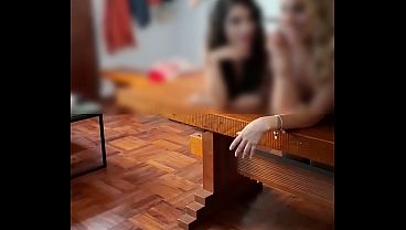 Me tomaron foto calatita sobre una mesa (para ti caherazo)