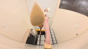 Gwen - sexy high-heeled pumps VR 360 Full HD