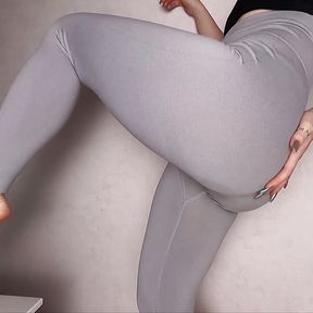 PAWG in Shorts and Leggings for Yoga Twirls Her Big Elastic Ass Right in Front of Your Nose Video Selection