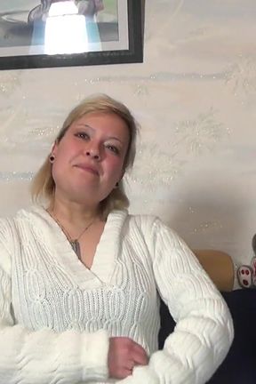 Pussy showing while stuffing toys by BB-VIDEO Produktion