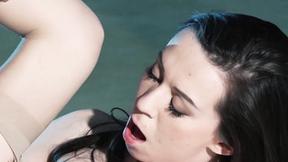 ”Graceful beauty gets her muff screwed & jizzed on”