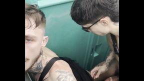 FUDENDO NO BANHEIRO QUIMICO NO CARNAVAL