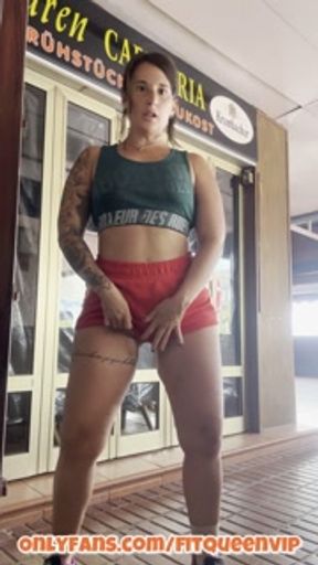 💦Pissing On The Street, Im Soooo HORNY😈