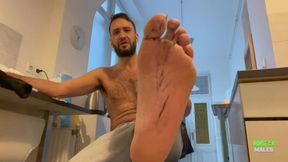 Big dick alpha male Kai Taylor gets verbal and shows his size 11 sweaty dirty feet after boxing training