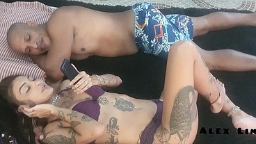 Minha mulher - Caroleta Roots - Falou e eu obedeço, Ela disse, Não vai jogar futebol não vem fuder comigo, E nos tranzamos gostoso e eu meti vários gol na safada