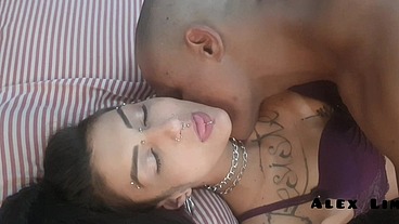 Minha mulher - Caroleta Roots - Falou e eu obedeço, Ela disse, Não vai jogar futebol não vem fuder comigo, E nos tranzamos gostoso e eu meti vários gol na safada